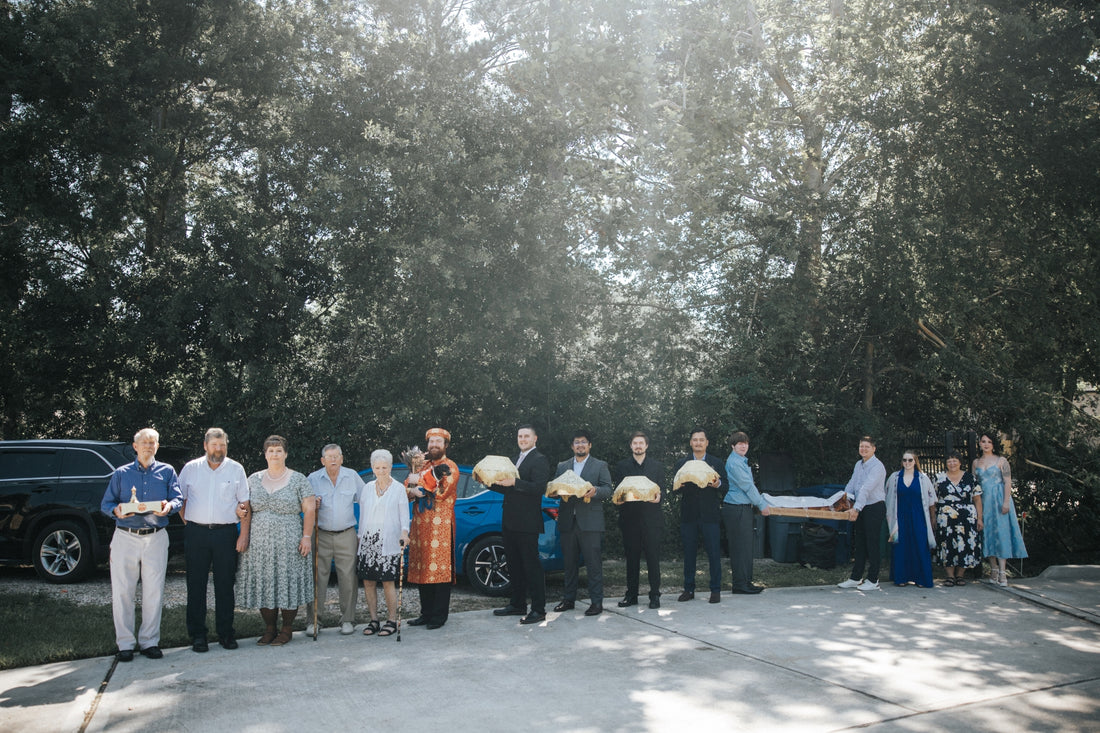 The Processional and Passing of the Mâm Quả