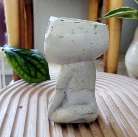 Kodama Planter – Concrete Forest Spirit Air Plant Holder