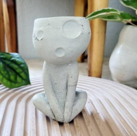 Kodama Planter – Concrete Forest Spirit Air Plant Holder